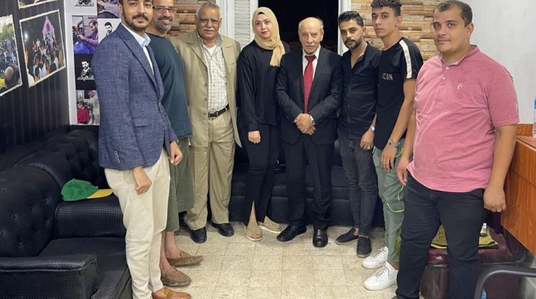 وفد من "الديمقراطية" يزور أكاديمية الفلسطيني للتطوير في القاهرة
