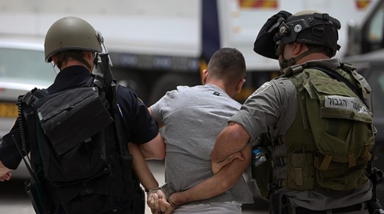 بالأسماء: الاحتلال يشن حملة مداهمات واعتقالات في الضفة والقدس
