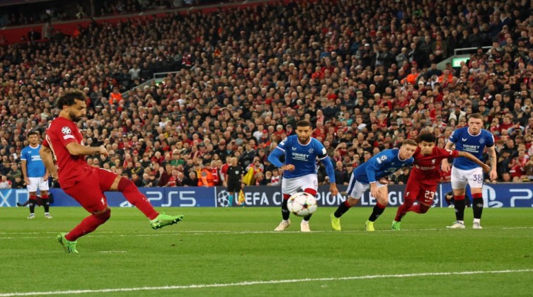 شاهد- ليفربول يفوز بسهولة على رينجرز بثنائية نظيفة في دوري الأبطال
