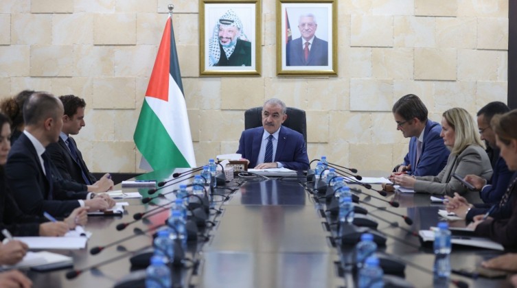 اشتية: الشرعية الدولية لا يمكن تجزئتها ويجب وضع حد للانتهاكات الإسرائيلية