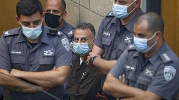 الأسير يعقوب قادري يدخل عامه الـ20 في سجون الاحتلال