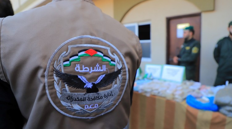 مكافحة المخدرات تضبط 200 فرش حشيش شرق رفح