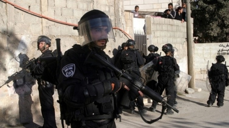 الاحتلال يواصل حصار مخيم شعفاط شرق الفدس