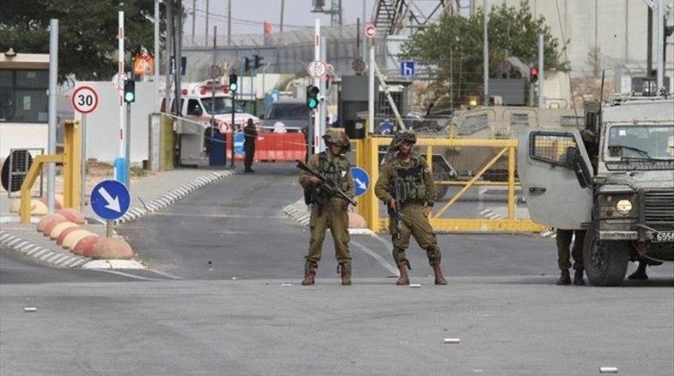 الاحتلال يفرض إغلاقًا تامًا على المناطق الفلسطينية