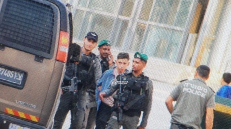 الاحتلال يعتقل فتى على حاجز قرب الحرم الابراهيمي بزعم محاولة طعن