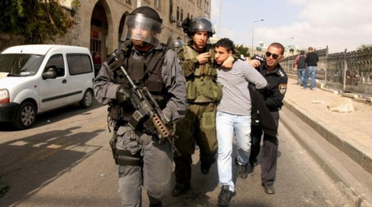 قوات الاحتلال تعتقل شاباً من مخيم شعفاط