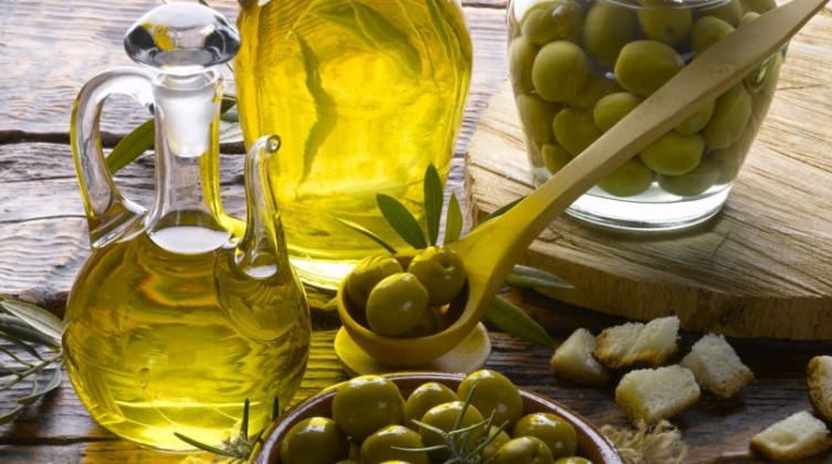 الأردن يمنع إدخال زيت الزيتون لأراضيه من معبر الكرامة