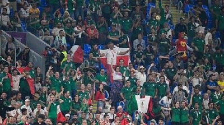 "فيفا" تفتح تحقيقاً رسميًا بشأن هتافات جماهير المكسيك أمام بولندا