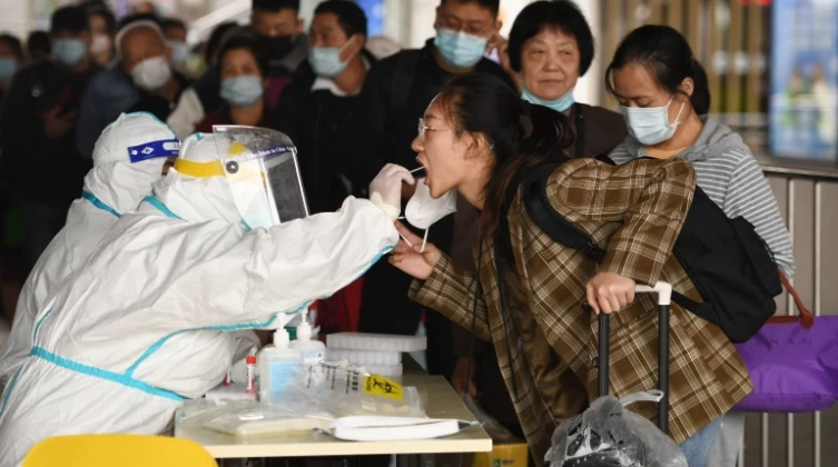 الصين نعلن تخفيف إجراءات "كورونا" أمام الوافدين