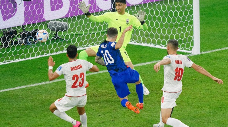 شاهد- أمريكا تطرد إيران وتُرافق إنجلترا لدور ال16من كأس العالم2022
