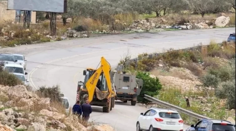 الاحتلال يستولي على جرافة غرب سلفيت