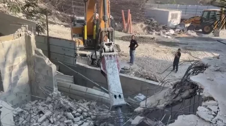 الاحتلال يجبر مقدسياً على هدم منزله في القدس