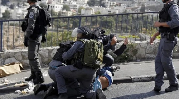 قوات الاحتلال تعتقل 3 شبان من القدس