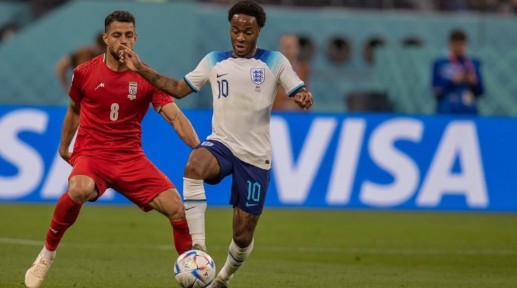 شاهد- إنجلترا تسحق إيران بسداسية مذلة في كأس العالم