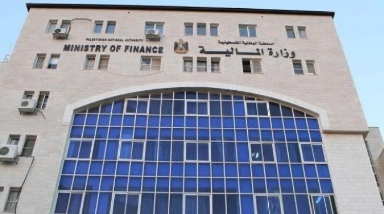 "المالية بغزة" تصدر تنويهًا حول تسديد الرسوم لطلبة جمعية دار الأرقم من مستحقات الموظفين