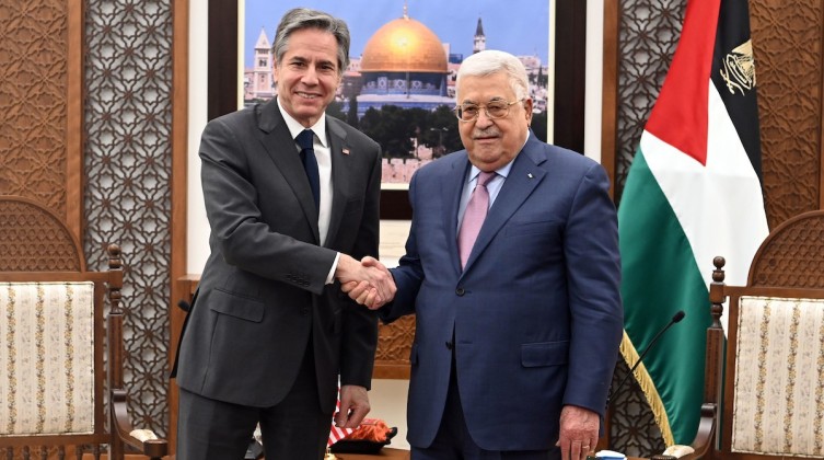 الرئيس عباس يطلع بلينكن على الاعتداءات التي يتعرض لها الشعب الفلسطيني
