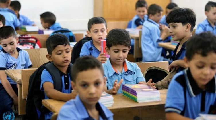 التعليم بغزة تطلق خدمة لتعريف أولياء الأمور بحضور وانصرف أبنائهم