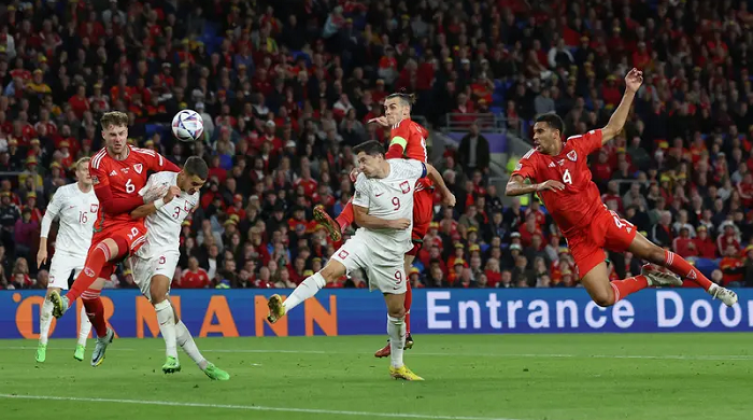 ليفاندوفسكي يتقدم قائمة بولندا في كأس العالم 2022