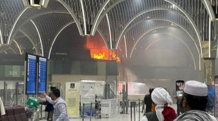 بعد حريقين في مطار بغداد .. رئيس الوزراء العراقي يعزل بعض المسؤولين 
