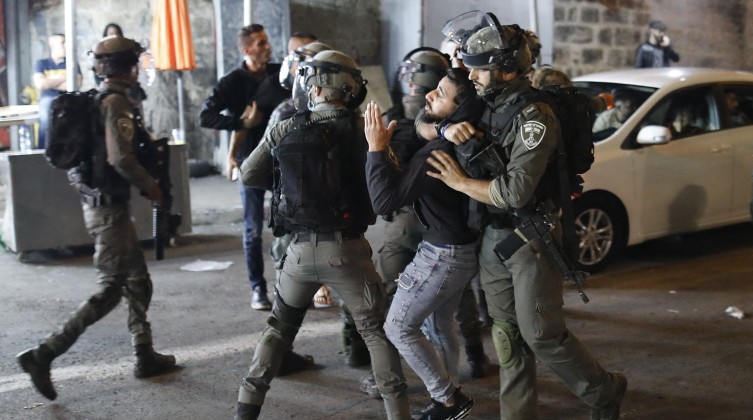 اندلاع مواجهات مع قوات الاحتلال في القدس