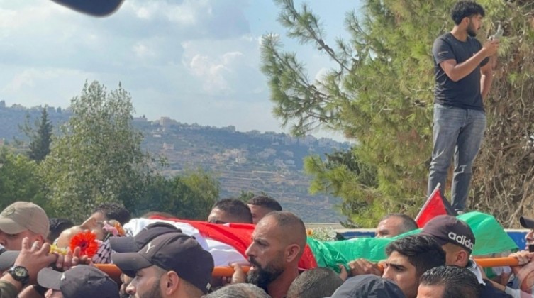 بالفيديو: تشييع جثمان الشهيد داود ريان في القدس
