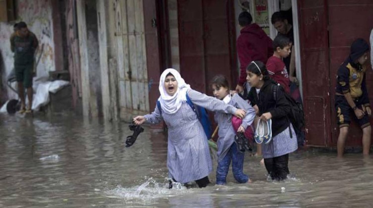 "التعليم بغزة" تصدر توجيهات للمدارس في ظل الأجواء الماطرة