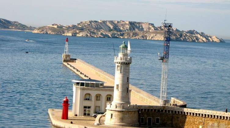 المغرب وإسبانيا يبحثان ترسيم حدودهما البحرية