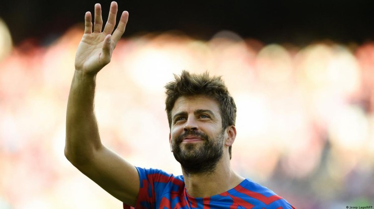 أول رد من برشلونة على قرار بيكيه اعتزاله اللعب