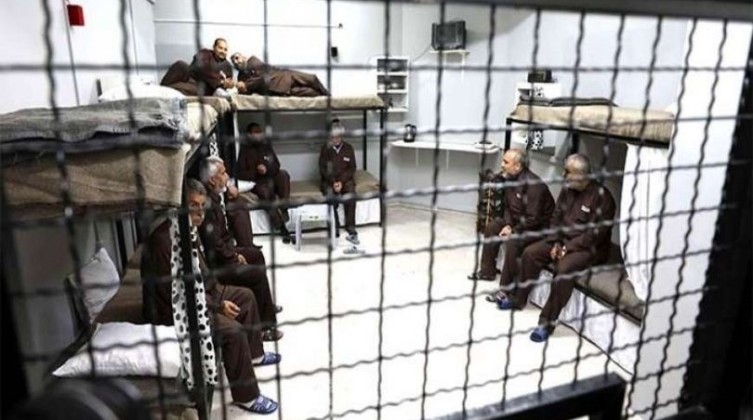 3 أسرى يدخلون أعوامًا جديدة في السجون الإسرائيلية