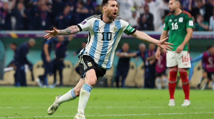 شاهد- "ميسي" يحي أمال الأرجنتين بالفوز على المكسيك في كأس العالم