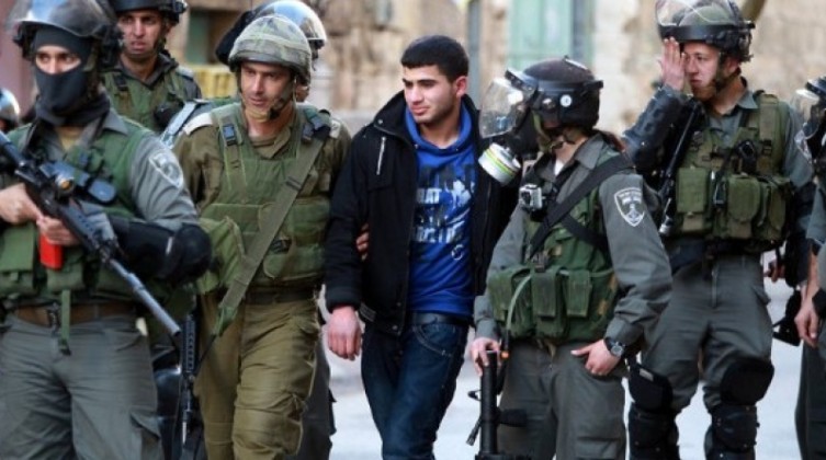 قوات الاحتلال تعتقل 4 مواطنين من القدس والخليل