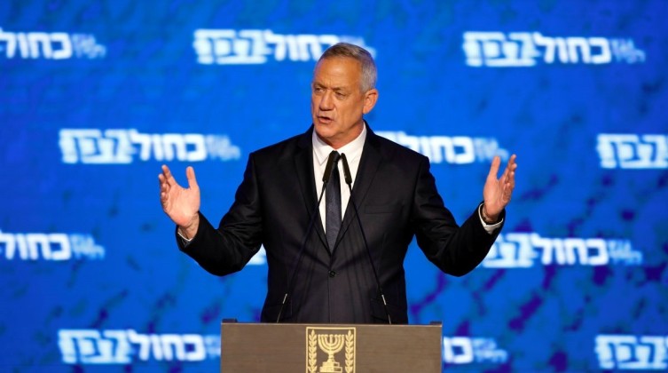 غانتس: مستعدون للمساعدة بقدر ما هو مطلوب في تركيا