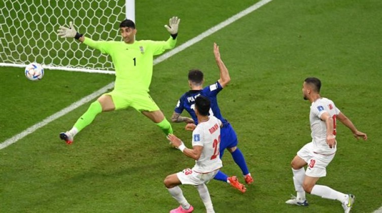 عضو كنيست يُعلق على هزيمة المنتخب الإيراني أمام نظيرة الأمريكي