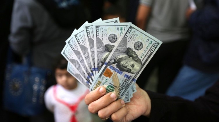انخفاض جديد على سعر صرف الدولار مقابل الشيكل