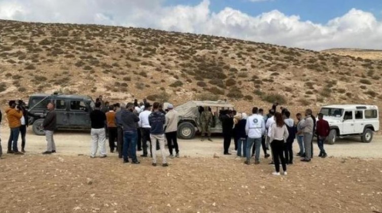 قوات الاحتلال تحتجز وفدًا من وزارة التربية والتعليم جنوب الخليل