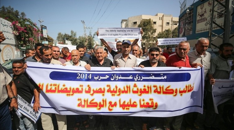 "متضررو عدوان 2014" يحتجون ضد "الأونروا" في غزة