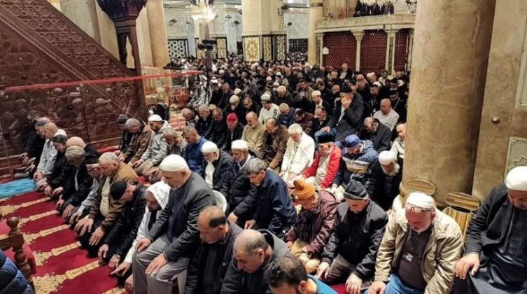 بالصور: الآلاف يلبون نداء الفجر العظيم في المسجد الأقصى