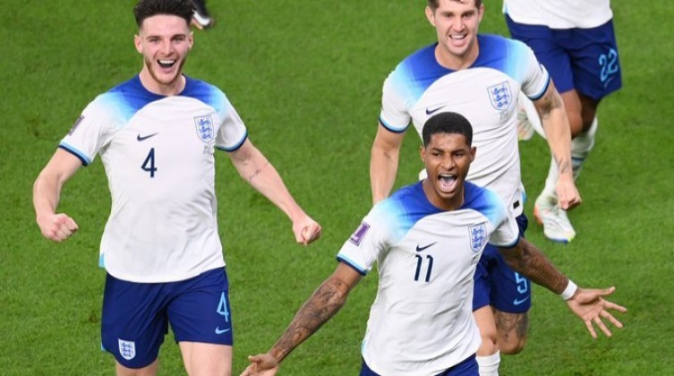شاهد- إنجلترا تقهر ويلز بثلاثية نظيفة وتتأهل لدور ال16 من كأس العالم 2022