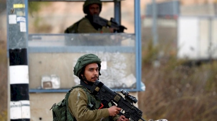 الاحتلال يعتقل 3 فلسطينيات بتهمة التخطيط لـ"عملية كبيرة"