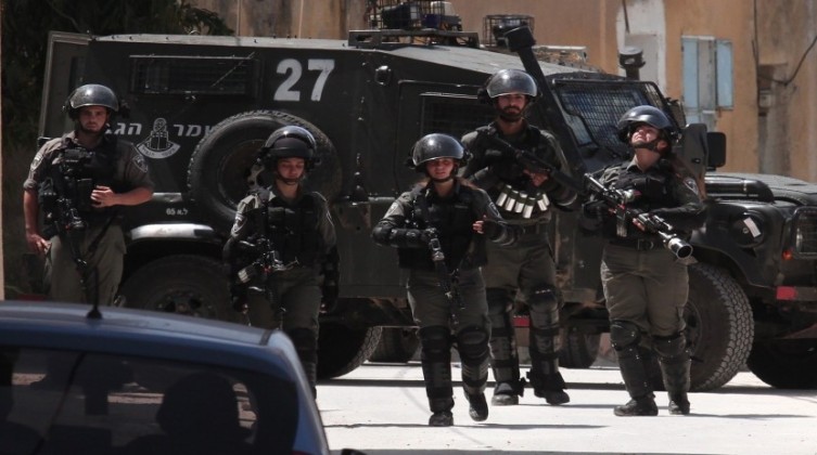 سلطات الاحتلال تشدد إجراءاتها العسكرية في محيط رام الله