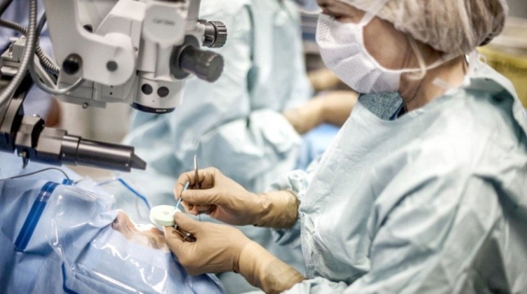 بالفيديو: قرنية شهيد تعيد الامل لفاقدي بصر