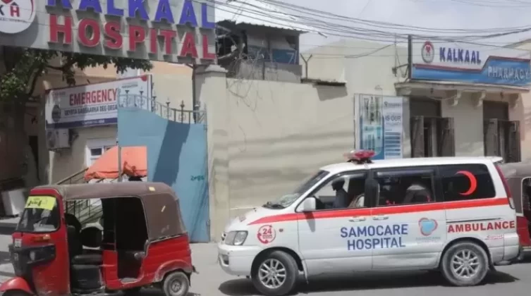 مقتل 4 اشخاص جراء حصار مسلحين لفندق بالصومال