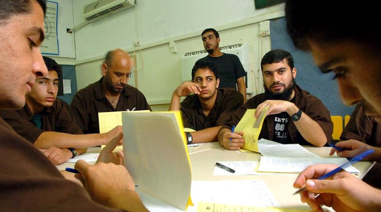 إعلان نتائج الثانوية العامة 2022 للأسرى في سجون الاحتلال