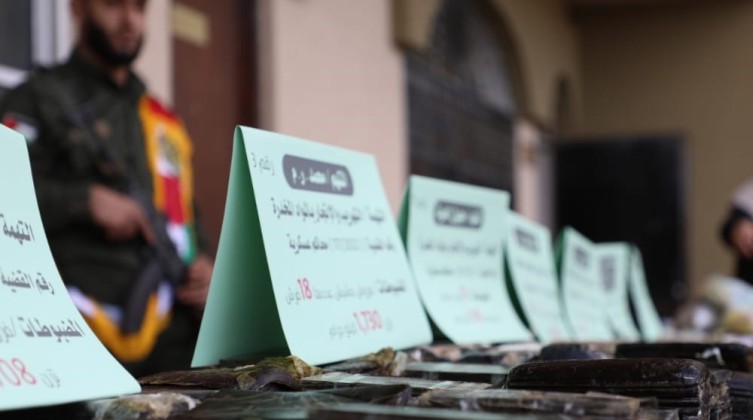 بالصور: "غزة".. إتلاف كميات من المواد المخدرة ضُبطت خلال العام الجاري
