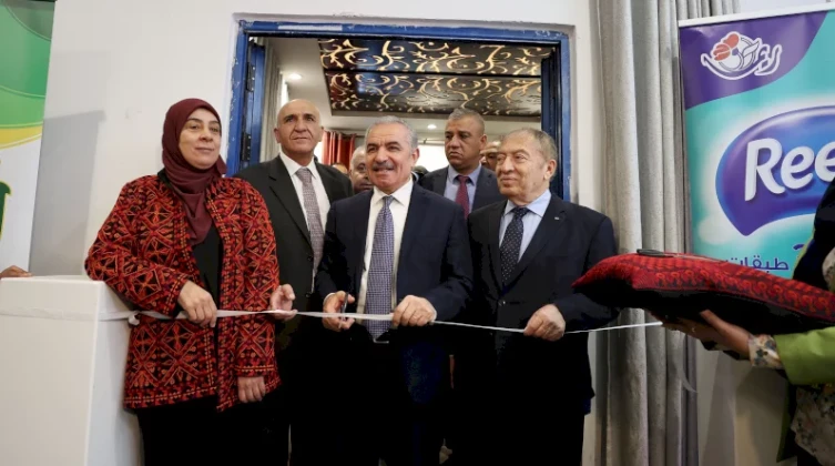 اشتيه يفتتح معرض المنتجات الصناعية والزراعية