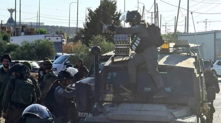 إصابة 7 جنود إسرائيليين إحداهما خطيرة بحادث سير في النقب