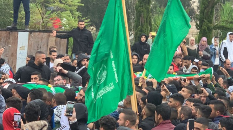 تشيع جثامين الشهداء الثلاثة في رام الله والخليل