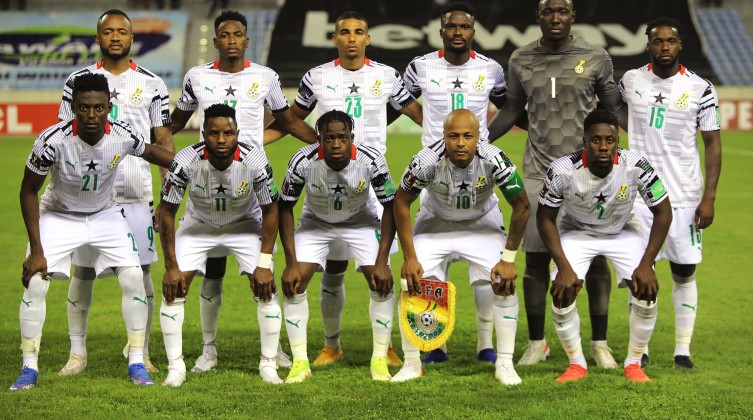 غرائب وطرائف إفريقيا.. منتخب غانا بدون قمصان في كأس العالم 2022 !