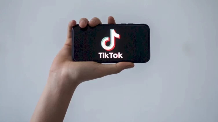 الاتصالات توضح بخصوص قرار حجب تطبيق تيك توك في فلسطين