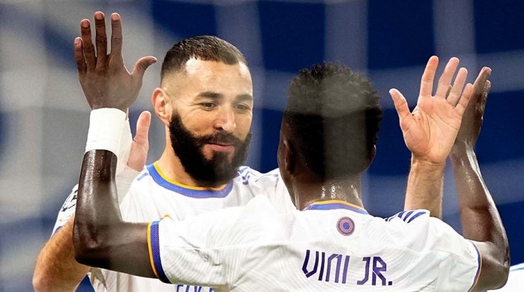 برسالة مؤثرة لجماهيره.. بنزيما يودع كأس العالم 2022